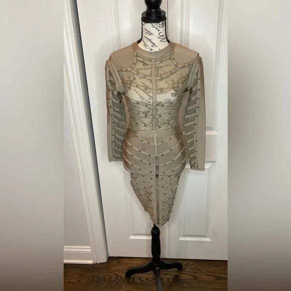 green emerald velvet dress Oscar de La Renta Leaf Embroidered Faille Gown main image 1